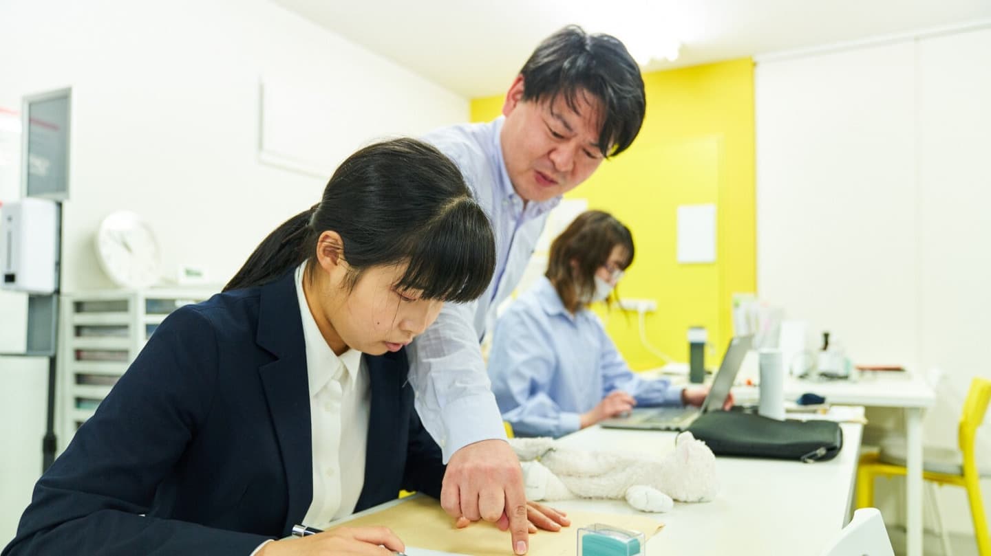 プログラムに取り組む生徒の様子